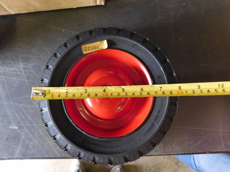 lot 28 image: 8 Wheels (Qty. 10)