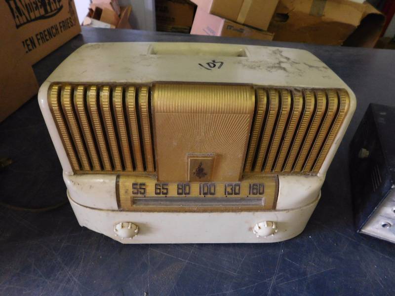 lot 29 image: Vintage Emerson Radio and Realistic Solid State P.A Amplifier 120v12v