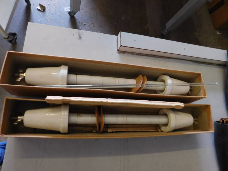 lot 37 image: Assorted Porcelain Electric Hardware