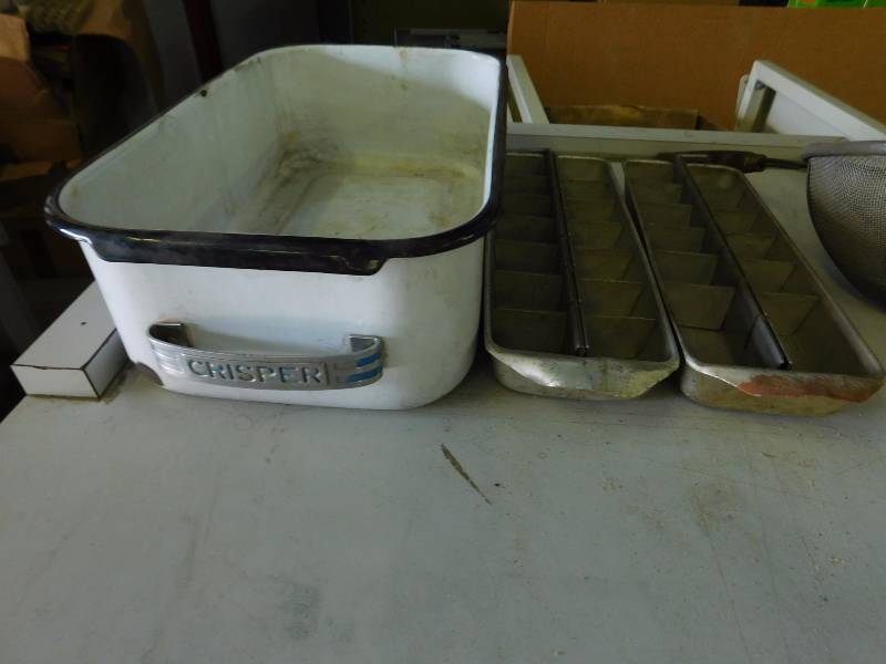 lot 43 image: Vintage Crisper Drawer, 2 Metal Ice Cube Trays, Strainer and Bell