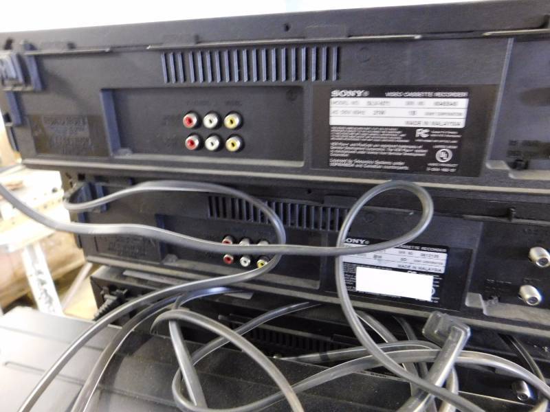 lot 62 image: Sony VCR (Qty. 4)
