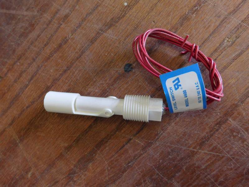 lot 83 image: Thomas Products Level Switch 50 to 240 V.A.C., Model 4400 (Qty. 47)