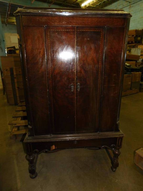 lot 113 image: Antique Majestic A.C. Electric Radio Receiver and Electric Phonograph (26 x 45.5 x 17)