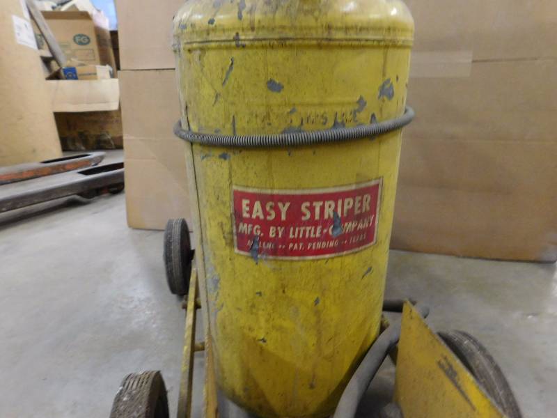 lot 118 image: Easy Paint Striper by the Little Company