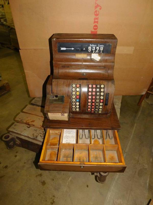 lot 117 image: Vintage National Metal Cash Register