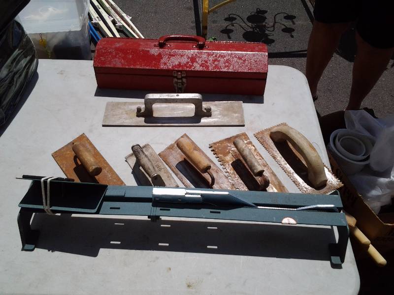 lot 4 image: Laminate Cutter, Assorted Trowels, Tool Box
