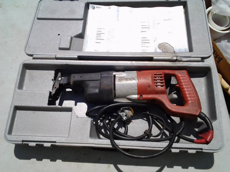 lot 7 image: Milwaukee Sawzall - Works