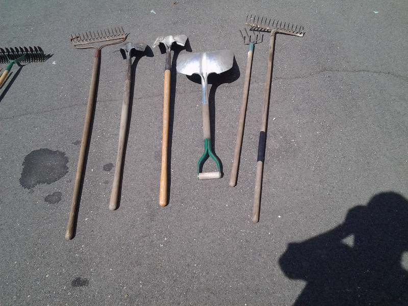 lot 24 image: 6-Lawn & Garden Implements
