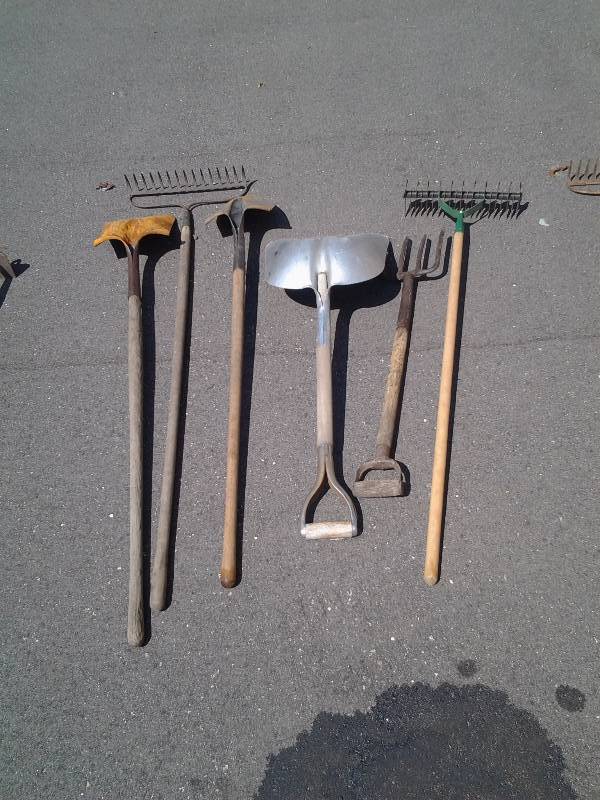 lot 25 image: 6-Lawn & Garden Implements