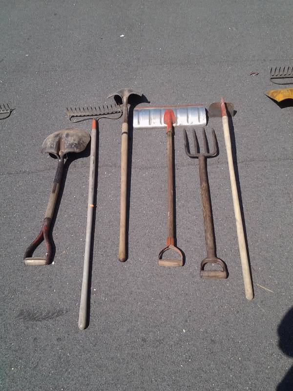 lot 26 image: 6-Lawn & Garden Implements