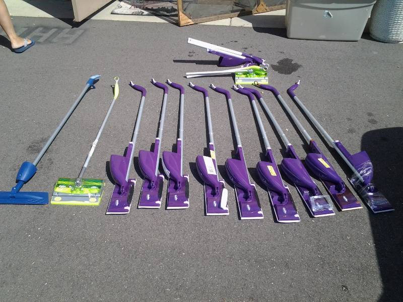lot 29 image: Lot Of Swiffer Mops