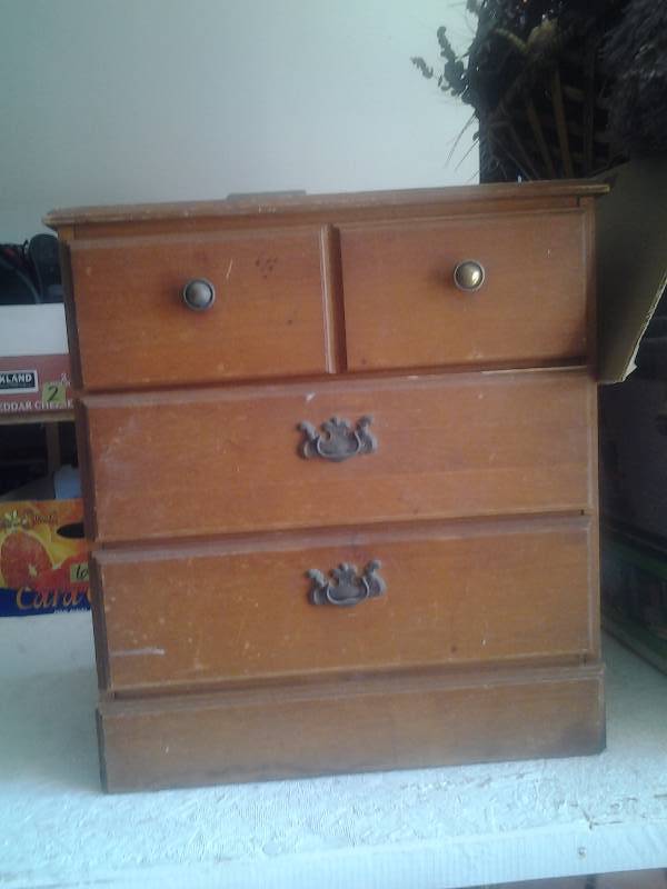 lot 35 image: 3-Drawer Wood Cabinet 20x16x22