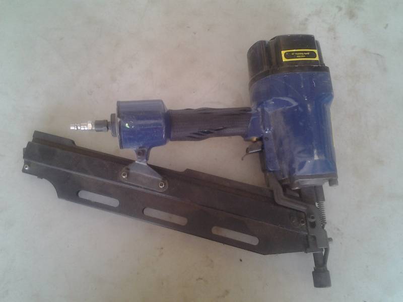 lot 39 image: 21 Degree Framing Nailer