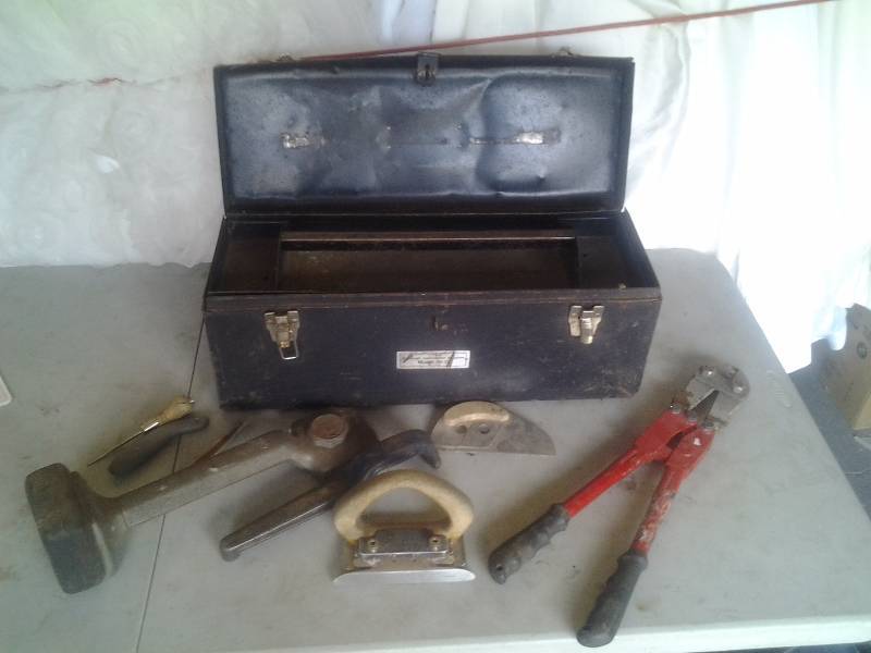 lot 51 image: Tool Box With Contents - Cable Crimp & Carpet Related Tools