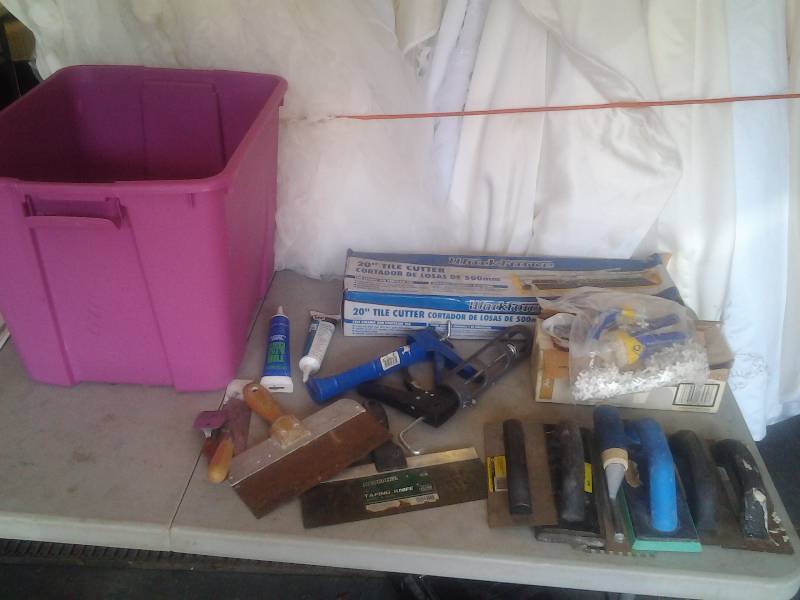 lot 60 image: 20 Tile Cutter, Trowels, Caulking Guns, Tile & Laminate Spacers