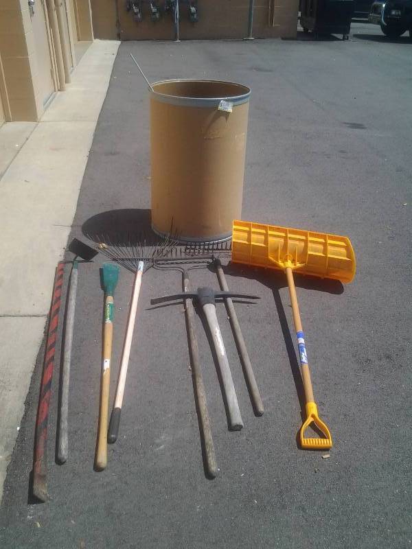 lot 67 image: Barrel Of Rakes, Pick Axe, Hoe, Snow Plow Shovel