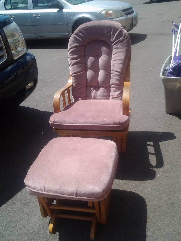 lot 71 image: Glider & Ottoman