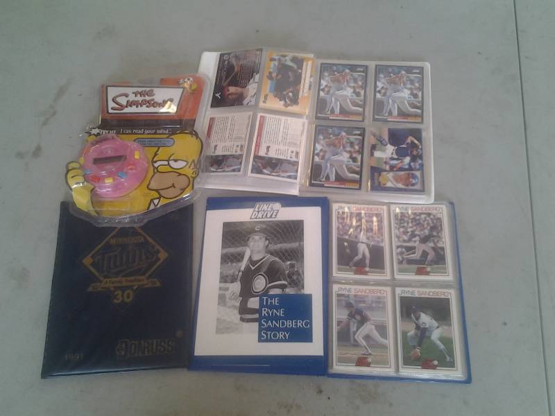 lot 72 image: Baseball Trading Cards, Ryne Sandberg, Simpson Handheld Game