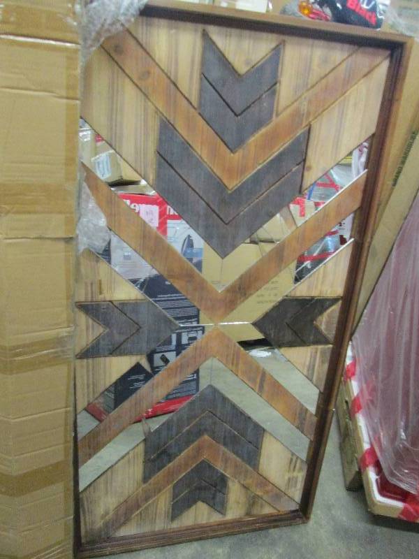 lot 32 image: Wooden Tribal Art open box, broken ...