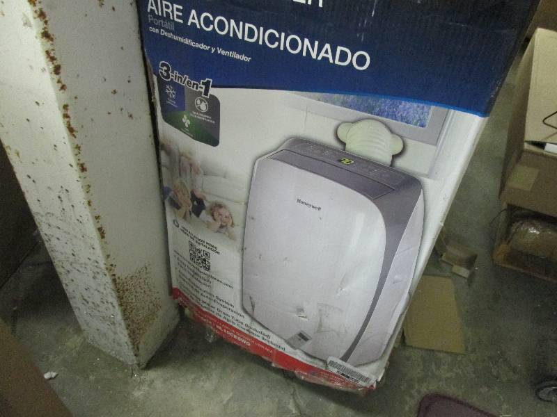 lot 49 image: 10,000 BTU Portable Air Conditioner...