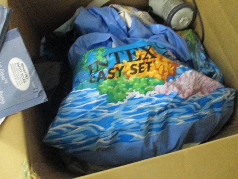 lot 73 image: Aquarium Pool by Intex open box, un...