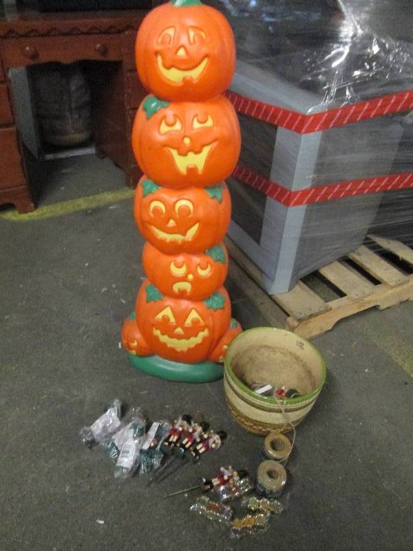 lot 178 image: Halloween Pumpkin Lights, Nutcracke...