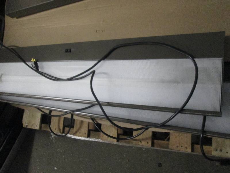 lot 192 image: 4 ft Fluorescent Mountable Office W...