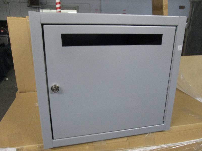 lot 198 image: Metal Locked Drop Box 20Wx20Dx18H i...