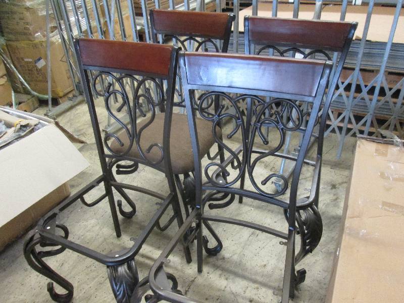lot 215 image: Lot of 4 Leaf Scroll Chairs, 1 comp...