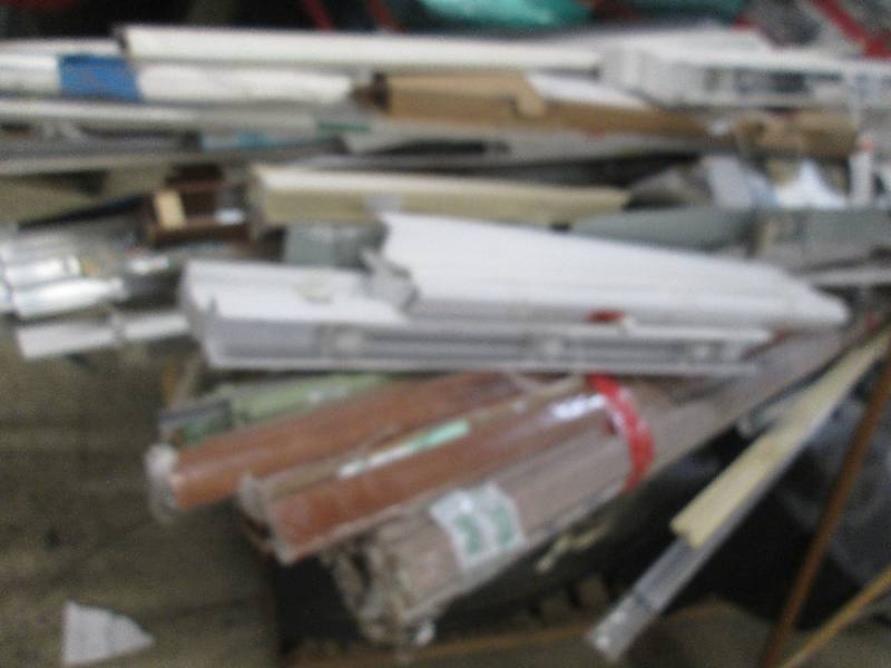 lot 225 image: Large Lot of Assorted Floor Transit...