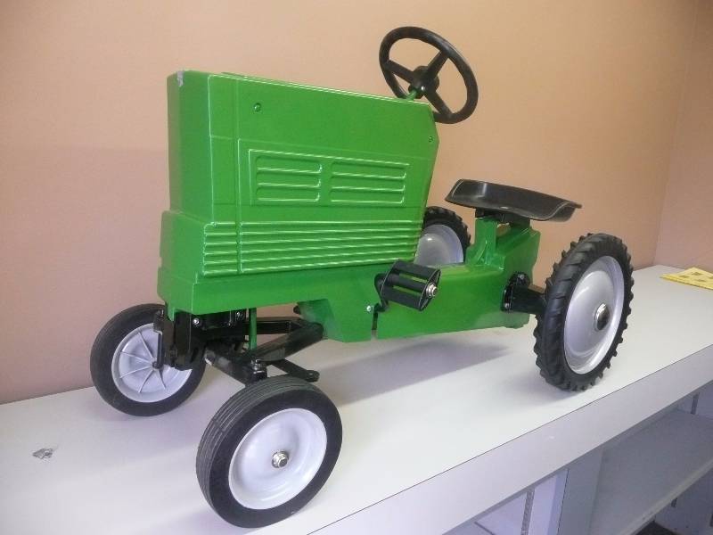 lot 1 image: Vintage - New Out Of The Box - Ertl Pedal Tractor - Stickers Have Not Been Applied So You Can Pick Your Design - Like New Condition - See Pictures