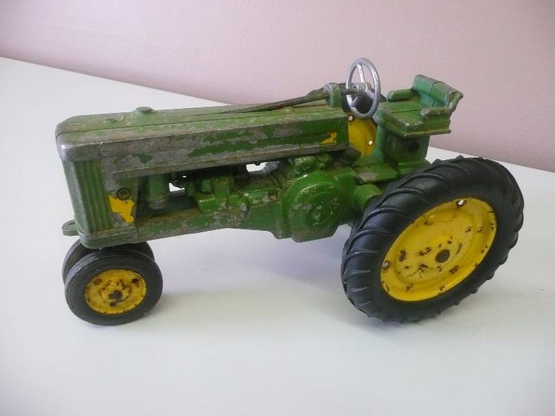 old metal john deere toy tractor