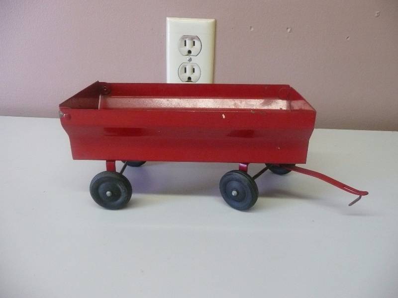 lot 7 image: 1950s ERTL Flair Box Wagon - RARE METAL - DYERSVILLE IOWA TOY   - See Pictures