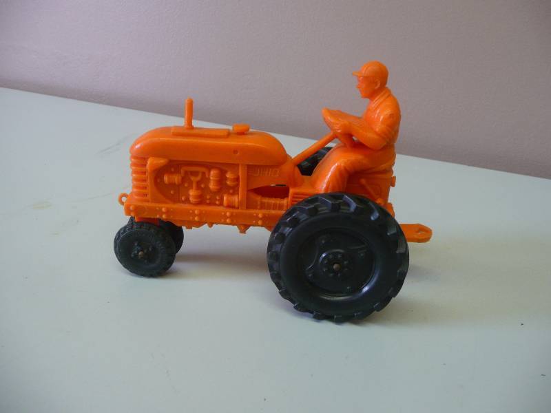 lot 17 image: 1945 The Barr Rubber Company, Sandusky Ohio Tractor - Rare - See Pictures
