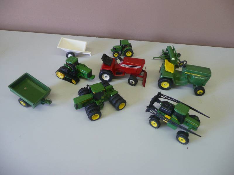 lot 19 image: Collection Of Vintage John Deer Toys & More - See Pictures