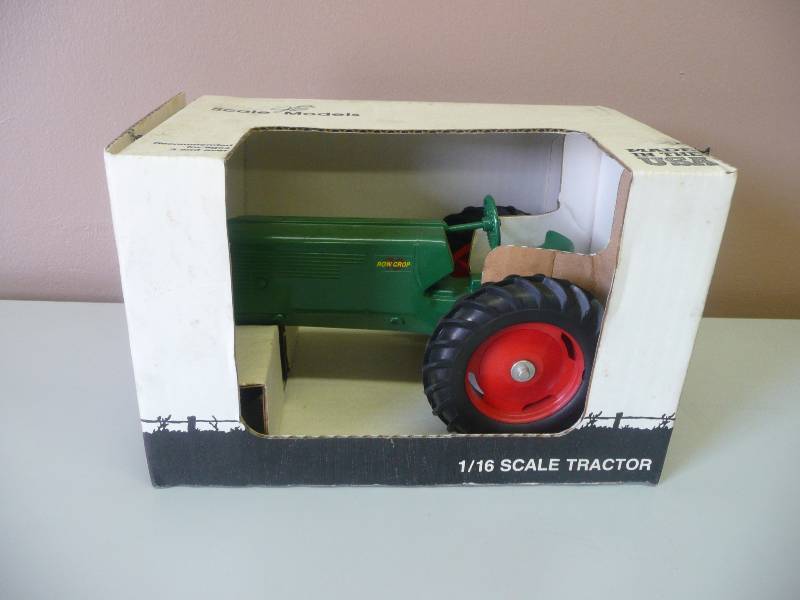 lot 27 image: Scale Models  Ertl 116 Scale Tractor - Row Crop 70 - Die Cast Metal