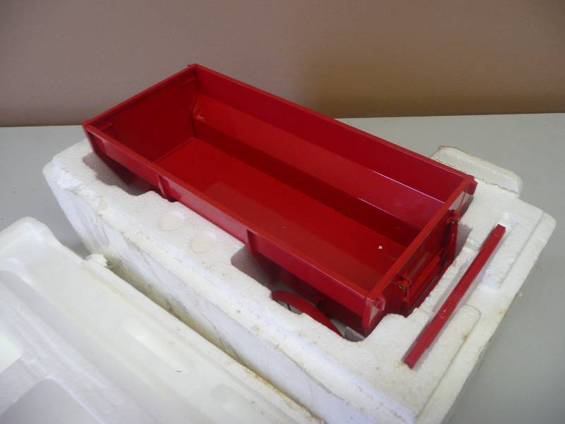 lot 33 image: Franklin Mint Precision Models Flare Side Wagon - Still In Box - Mint Condition - Must See Pictures - Heavy Piece
