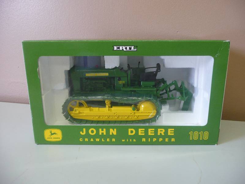 lot 40 image: Ertl Inc. John Deer Crawler With Ripper 1010 - 2002 - Mint Condition, New In Box - See Pictures