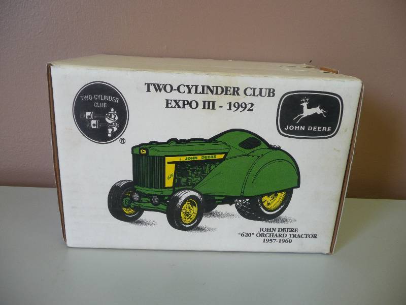 lot 41 image: Ertl Inc. 1992 - John Deer 620 Orchard Tractor - Two-Cylinder Club Expo lll - New In Box - See Pictures