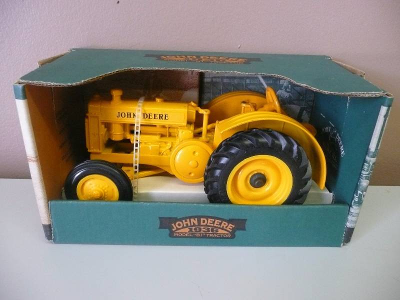 lot 50 image: Ertl Inc. 1997 John Deer 1936 Model Bl 116 Scale - New In Box - See Pictures