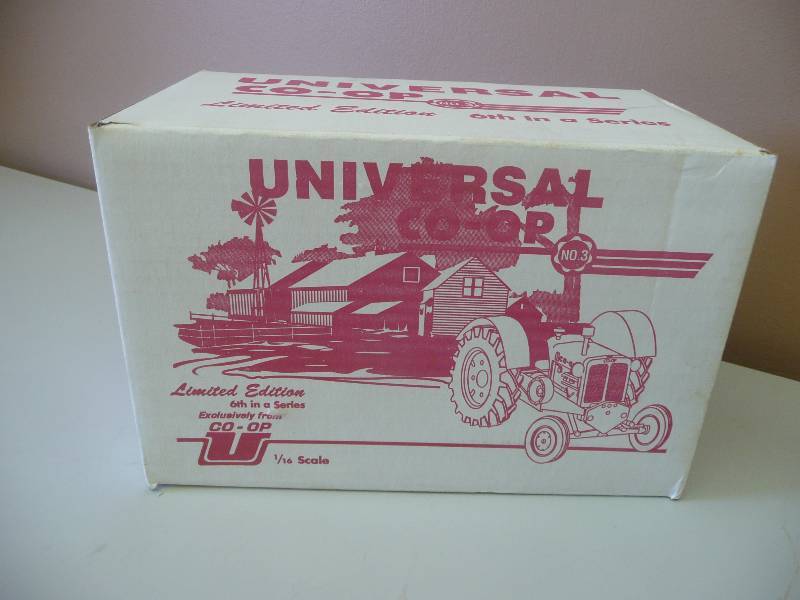 lot 56 image: SpecCast Limited Edition Exclusively From CO-OP 6th In A Series NO.3 116 Scale Tractor - New In Box - See Pictures