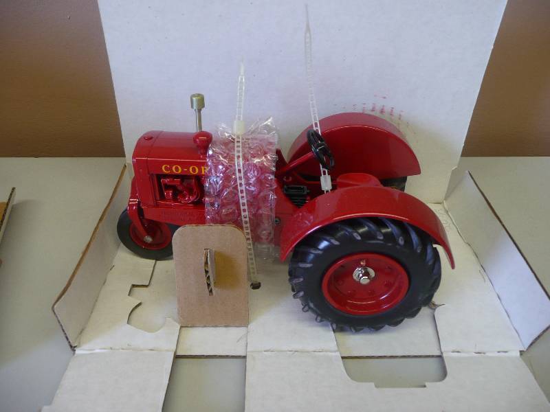 lot 57 image: SpecCast Limited Edition Exclusively From CO-OP 4th In A Series NO.1 116 Scale Tractor - New In Box - See Pictures