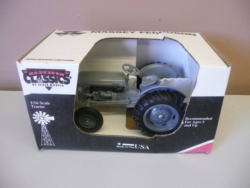 lot 61 image: Country Classics By Scale Models - Massey Ferguson 116 Scale - Made In USA - New In Box - See Pictures