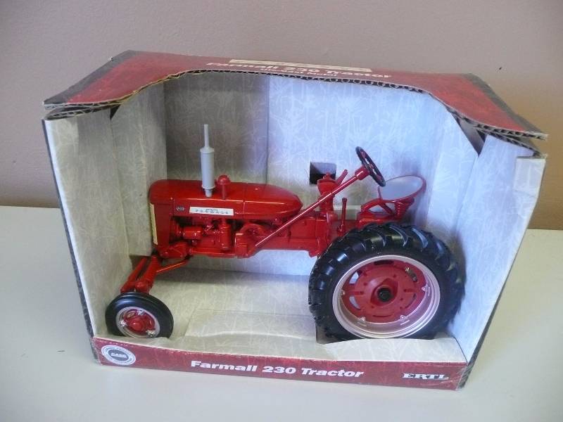 lot 62 image: Ertl Inc. Farmall 230 Tractor - Case Licensed Product - New In Box - See Pictures