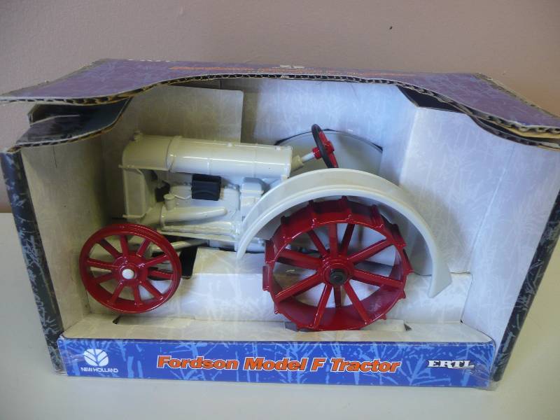 lot 63 image: Ertl Inc. Fordson Model F Tractor 116 Scale -  2001 - Nice New In Box - See Pictures