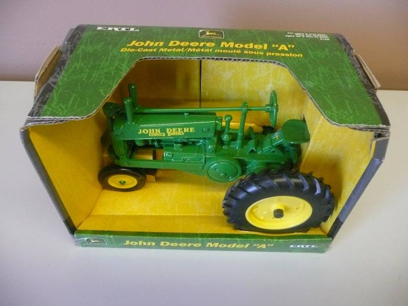 lot 65 image: Ertl Inc. John Deer Model A Tractor -  116 Scale - New In Box - See Pictures