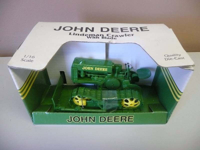 lot 67 image: SpecCast John Deer Lindeman Crawler With Blade - 116 Scale - New In Box  - See Pictures