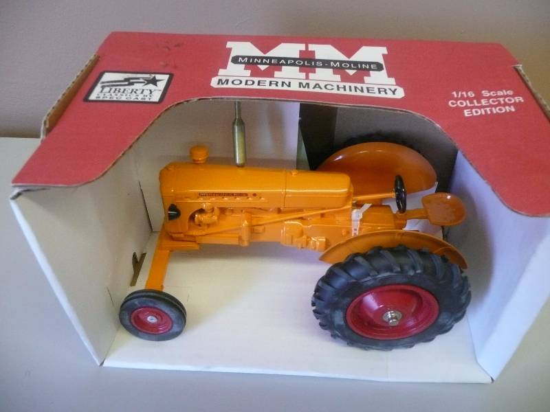 lot 68 image: Liberty Classics By SpecCast - Minneapolis Moline 116 Collector Edition - Still In Box - See Pictures