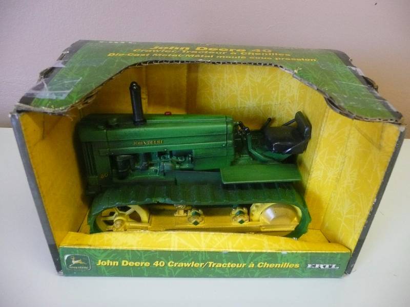 lot 73 image: Ertl Inc. 116 Scale John Deer 40 Crawler - Still In Box - See Pictures
