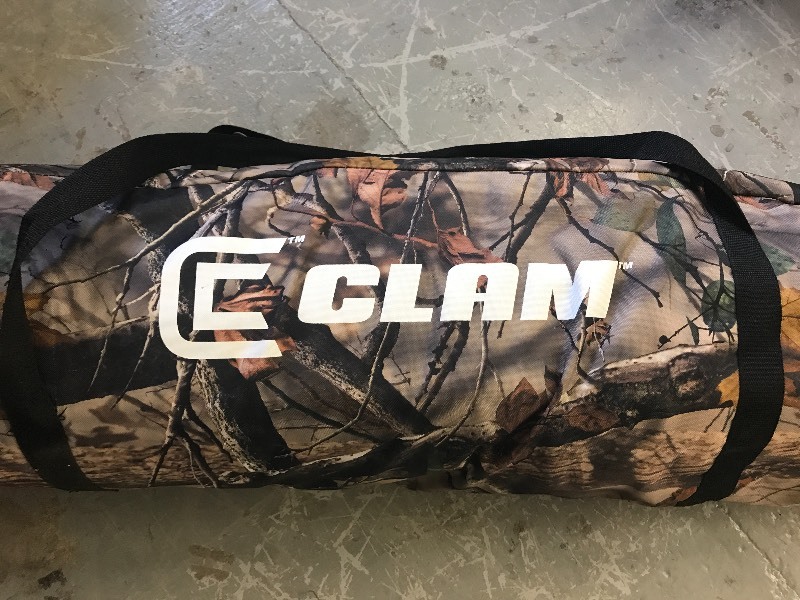 CLAM ESCAPE SCREEN SHELTER